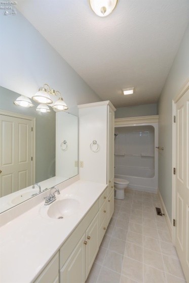 2 Executive Village Court, Norwalk, 44857, 2 Bedrooms Bedrooms, ,2 BathroomsBathrooms,Residential,For Sale,Executive Village,20252068