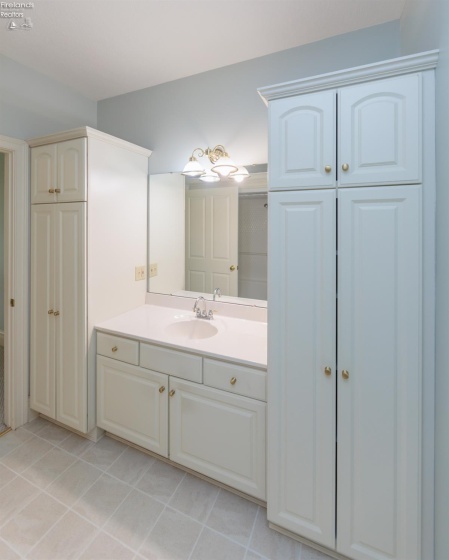 2 Executive Village Court, Norwalk, 44857, 2 Bedrooms Bedrooms, ,2 BathroomsBathrooms,Residential,For Sale,Executive Village,20252068