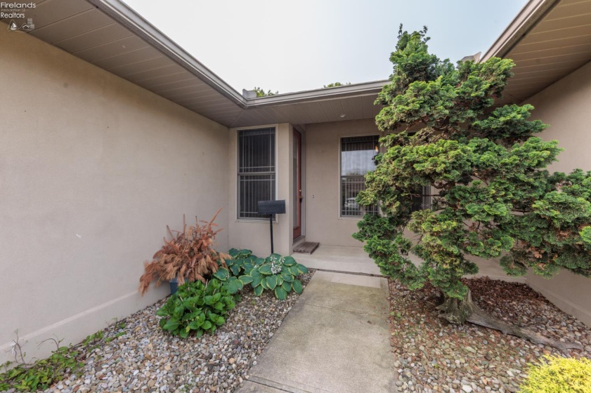 2 Executive Village Court, Norwalk, 44857, 2 Bedrooms Bedrooms, ,2 BathroomsBathrooms,Residential,For Sale,Executive Village,20252068
