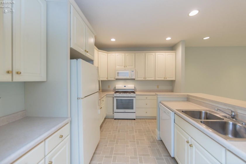 2 Executive Village Court, Norwalk, 44857, 2 Bedrooms Bedrooms, ,2 BathroomsBathrooms,Residential,For Sale,Executive Village,20252068