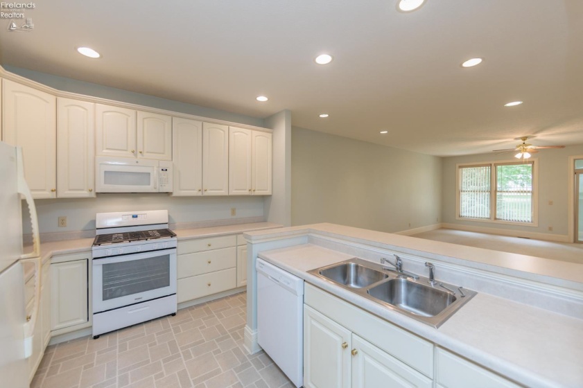 2 Executive Village Court, Norwalk, 44857, 2 Bedrooms Bedrooms, ,2 BathroomsBathrooms,Residential,For Sale,Executive Village,20252068