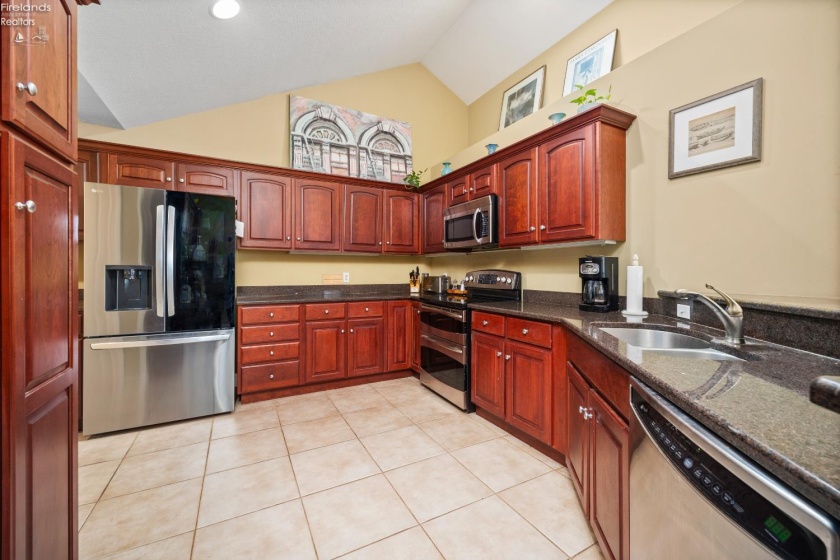 2750 Canterbury Circle, Port Clinton, 43452, 2 Bedrooms Bedrooms, ,2 BathroomsBathrooms,Residential,For Sale,Canterbury,20251961