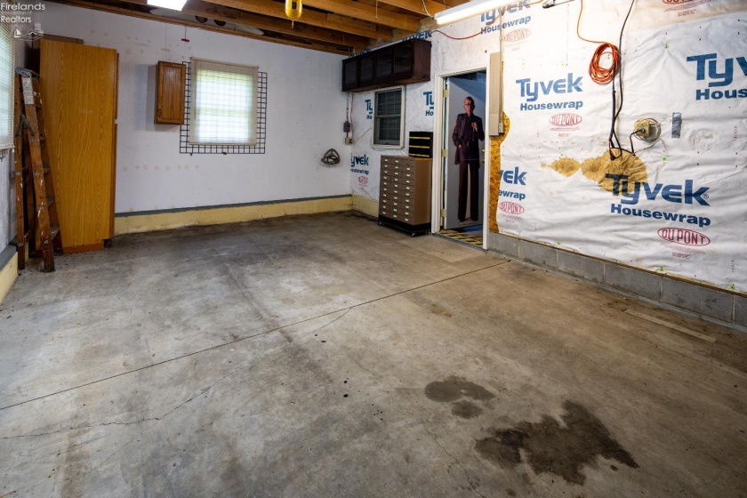 555 Race Street, Clyde, 43410, 2 Bedrooms Bedrooms, ,1 BathroomBathrooms,Residential,For Sale,Race,20252018