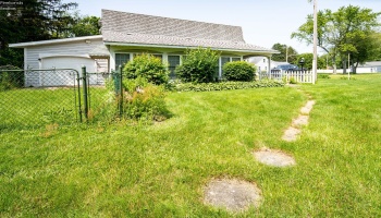 555 Race Street, Clyde, 43410, 2 Bedrooms Bedrooms, ,1 BathroomBathrooms,Residential,For Sale,Race,20252018