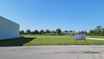 Undeveloped outlot at end of center