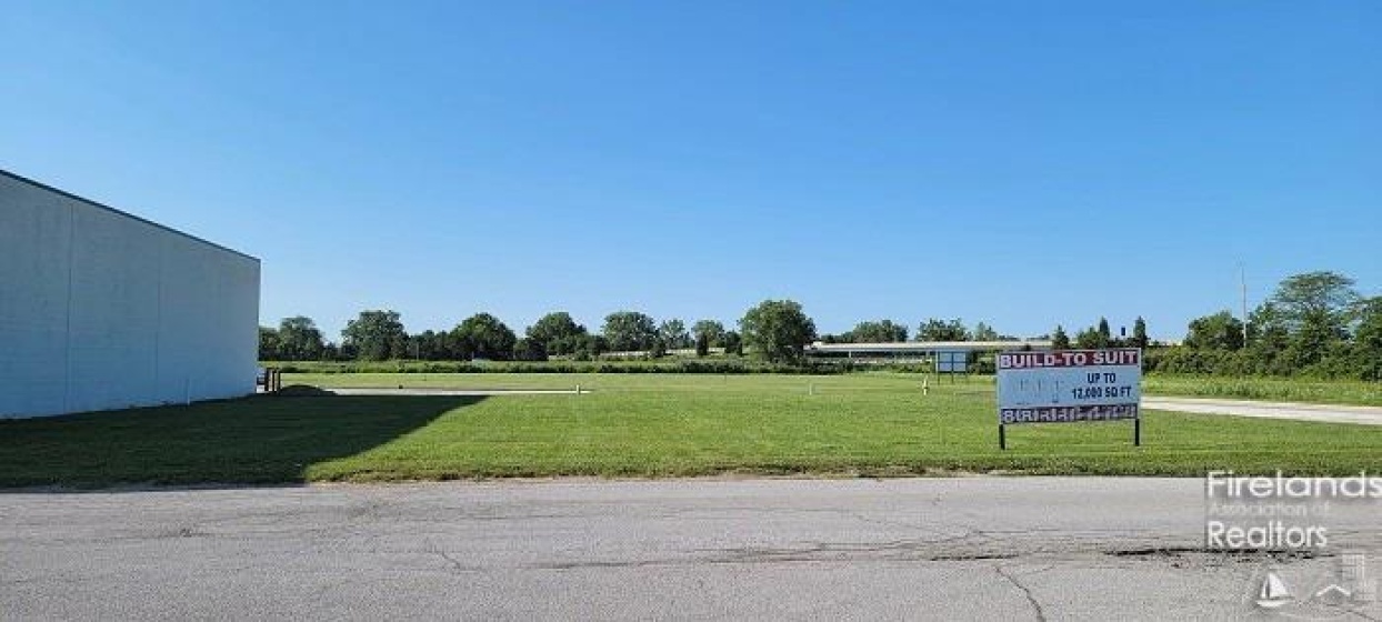 Undeveloped outlot at end of center