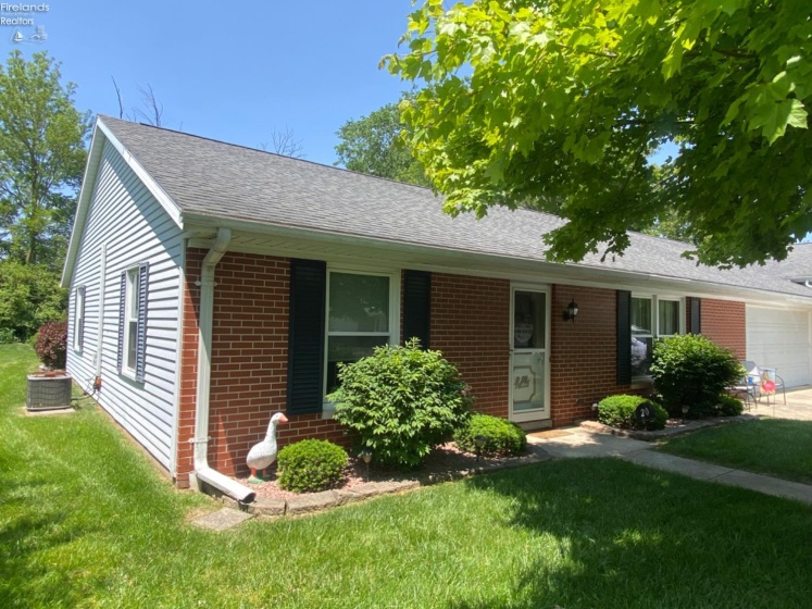 20 Shaker Court, Fremont, 43420, 2 Bedrooms Bedrooms, ,2 BathroomsBathrooms,Residential,For Sale,Shaker,20252094