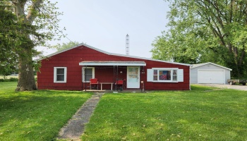 4 bedoom, 1 full bath home located on a 80x135 double wide lot.