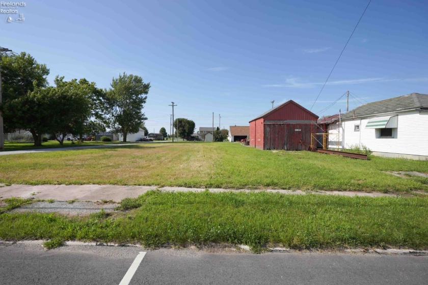241 Main Street, Helena, 43435, ,Commercial,For Sale,Main,20252304