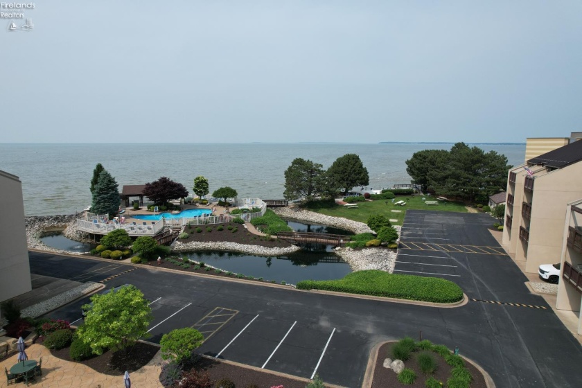 1807 Perry Street, Port Clinton, 43452, 2 Bedrooms Bedrooms, ,2 BathroomsBathrooms,Residential,For Sale,Perry,20252091