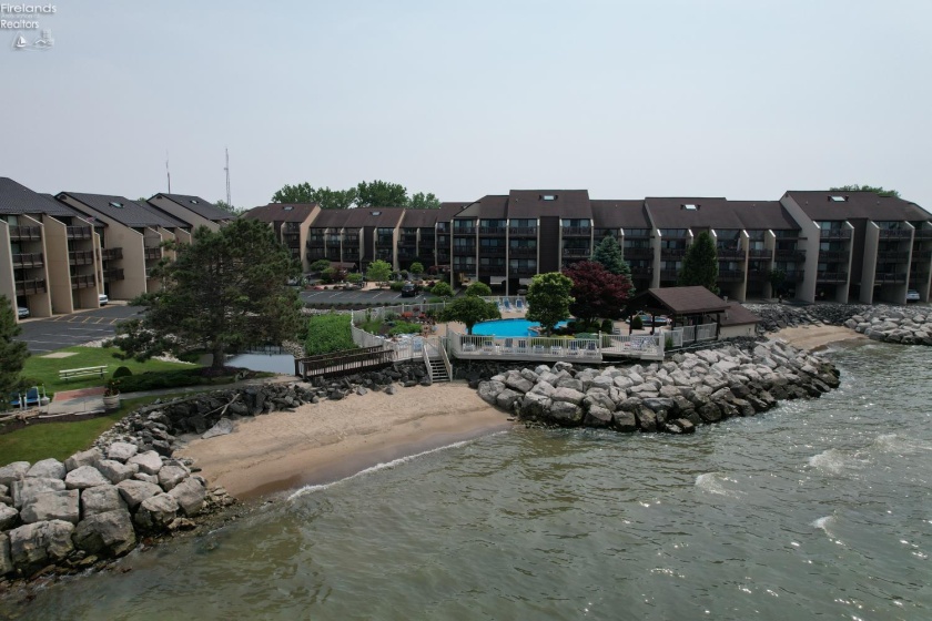 1807 Perry Street, Port Clinton, 43452, 2 Bedrooms Bedrooms, ,2 BathroomsBathrooms,Residential,For Sale,Perry,20252091