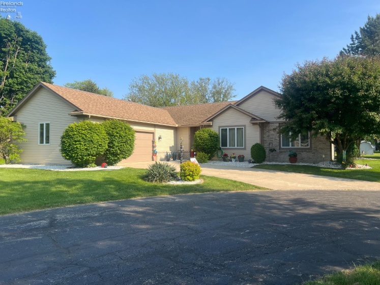 210 Briarwood Drive, Fremont, 43420, 2 Bedrooms Bedrooms, ,2 BathroomsBathrooms,Residential,For Sale,Briarwood,20251950