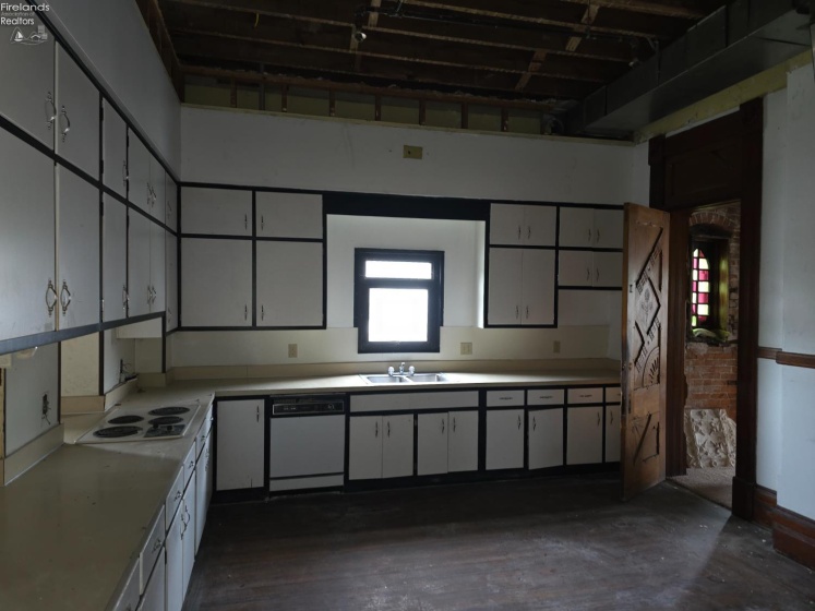 1319 Tiffin Avenue, Sandusky, 44870, 6 Bedrooms Bedrooms, ,4 BathroomsBathrooms,Residential,For Sale,Tiffin,20252117
