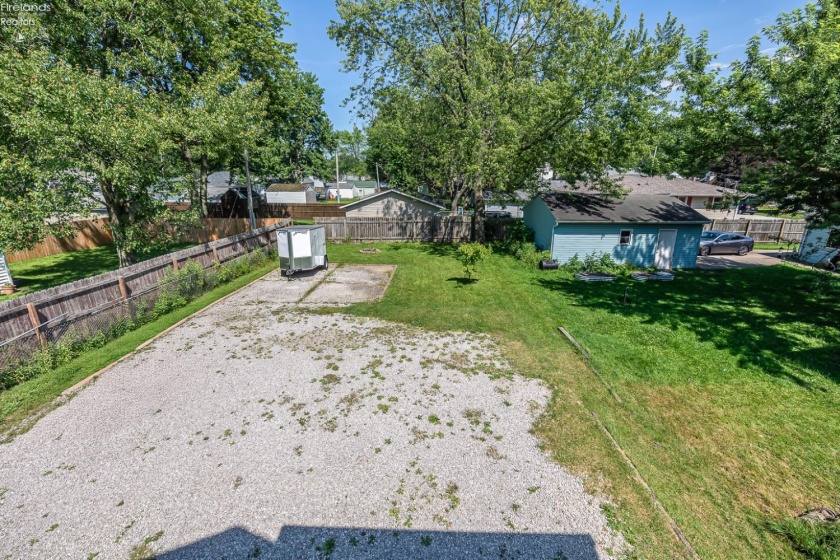 409 Gulf Road, Elyria, 44035, ,Multiple Units,For Sale,Gulf,20252416