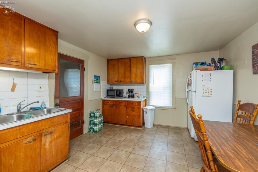 409 Gulf Road, Elyria, 44035, ,Multiple Units,For Sale,Gulf,20252416