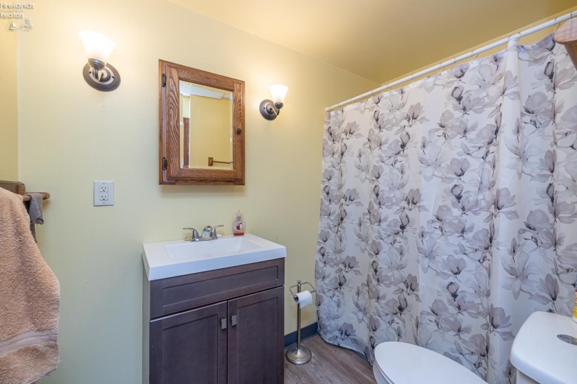 409 Gulf Road, Elyria, 44035, ,Multiple Units,For Sale,Gulf,20252416