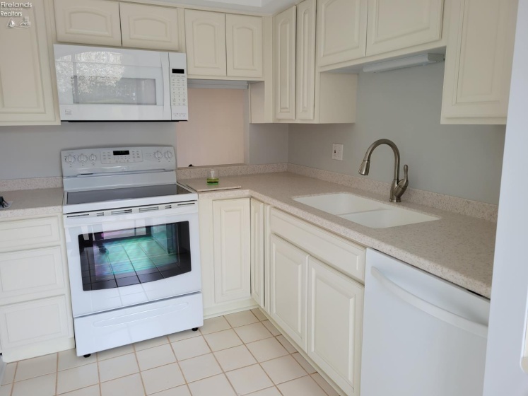 1110 By The Shores, Huron, 44839, 2 Bedrooms Bedrooms, ,2 BathroomsBathrooms,Residential,For Sale,By The Shores,20252143