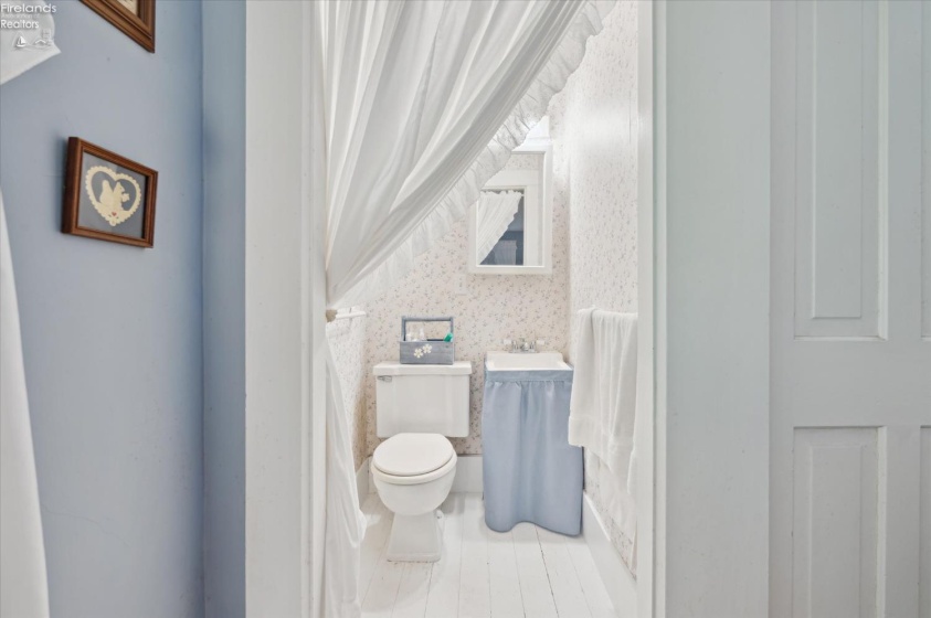 569 Victory Lane, Put-In-Bay, 43456, 4 Bedrooms Bedrooms, ,2 BathroomsBathrooms,Residential,For Sale,Victory,20252043