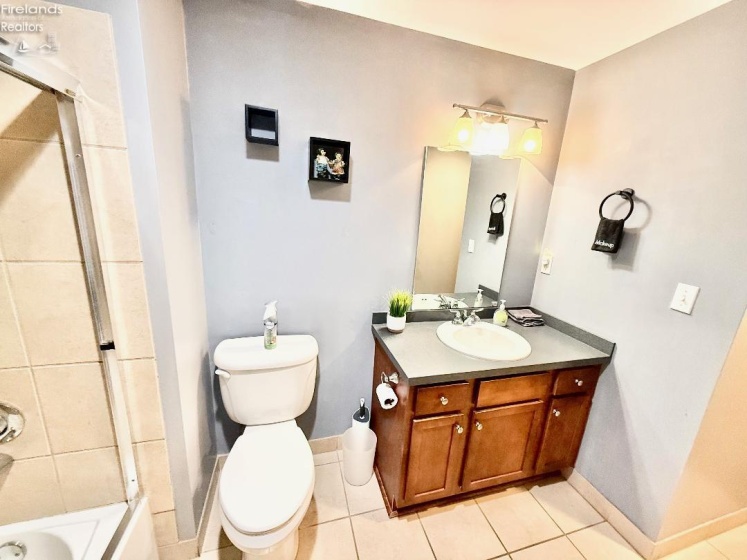 401 Shoreline Drive, Sandusky, 44870, 1 Bedroom Bedrooms, ,1 BathroomBathrooms,Residential,For Sale,Shoreline,20252235