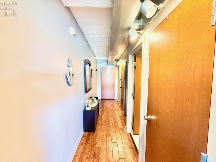 401 Shoreline Drive, Sandusky, 44870, 1 Bedroom Bedrooms, ,1 BathroomBathrooms,Residential,For Sale,Shoreline,20252235