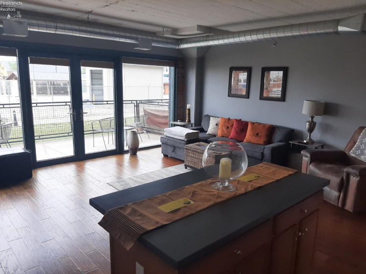 401 Shoreline Drive, Sandusky, 44870, 1 Bedroom Bedrooms, ,1 BathroomBathrooms,Residential,For Sale,Shoreline,20252235