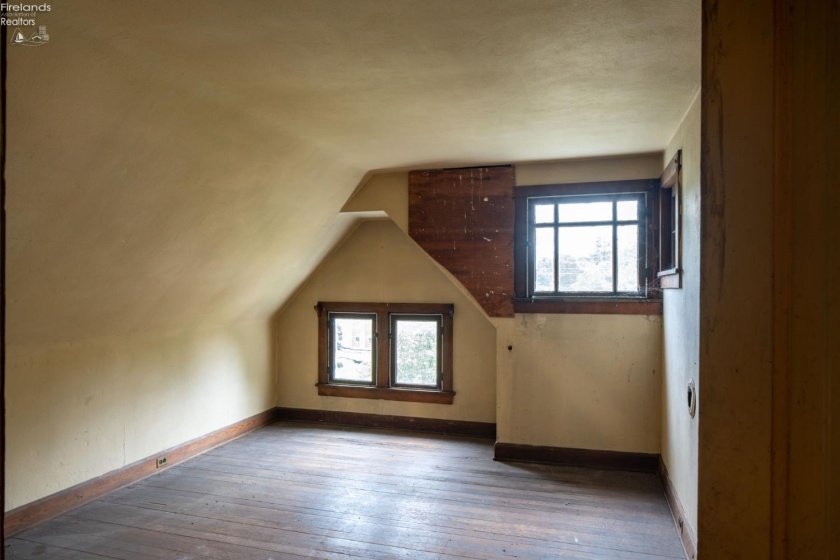 81 Professor Street, Oberlin, 44074, ,Multiple Units,For Sale,Professor,20252820