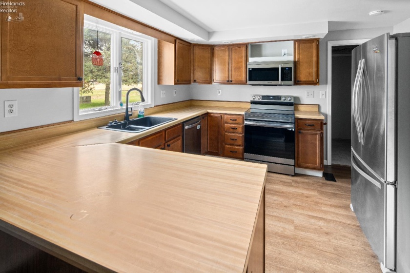 104 Ken Lee Drive, Green Springs, 44836, 3 Bedrooms Bedrooms, ,2 BathroomsBathrooms,Residential,For Sale,Ken Lee,20252213