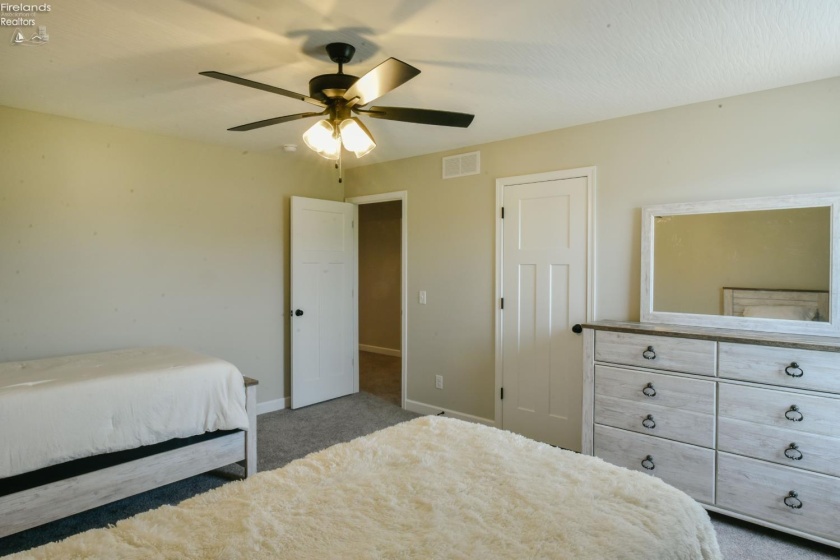 3046 Searay, Port Clinton, 43452, 5 Bedrooms Bedrooms, ,4 BathroomsBathrooms,Residential,For Sale,Searay,20252155