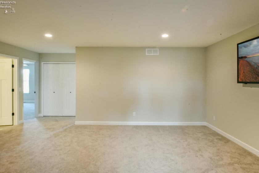 3046 Searay, Port Clinton, 43452, 5 Bedrooms Bedrooms, ,4 BathroomsBathrooms,Residential,For Sale,Searay,20252155