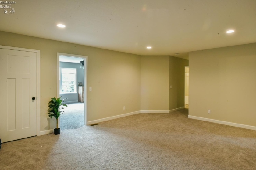 3046 Searay, Port Clinton, 43452, 5 Bedrooms Bedrooms, ,4 BathroomsBathrooms,Residential,For Sale,Searay,20252155