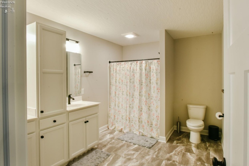 3046 Searay, Port Clinton, 43452, 5 Bedrooms Bedrooms, ,4 BathroomsBathrooms,Residential,For Sale,Searay,20252155