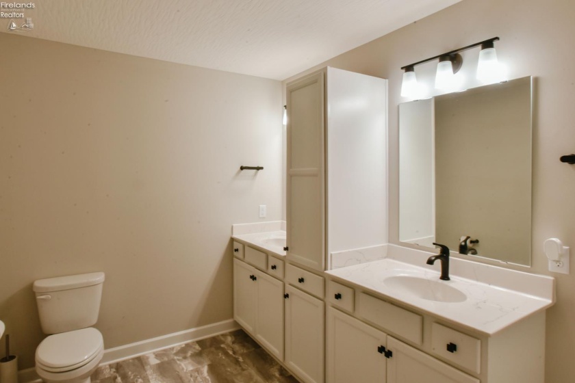 3046 Searay, Port Clinton, 43452, 5 Bedrooms Bedrooms, ,4 BathroomsBathrooms,Residential,For Sale,Searay,20252155