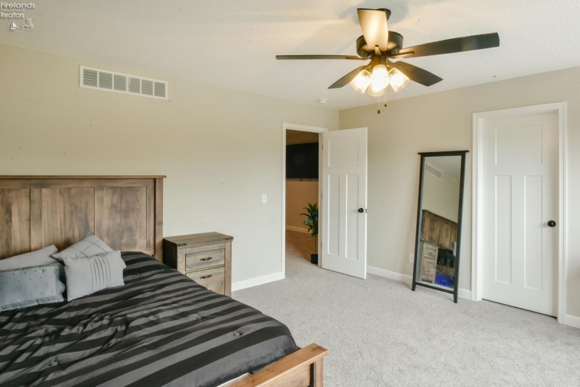 3046 Searay, Port Clinton, 43452, 5 Bedrooms Bedrooms, ,4 BathroomsBathrooms,Residential,For Sale,Searay,20252155