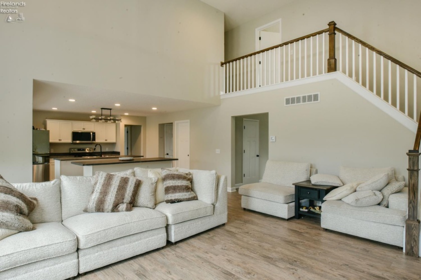 3046 Searay, Port Clinton, 43452, 5 Bedrooms Bedrooms, ,4 BathroomsBathrooms,Residential,For Sale,Searay,20252155