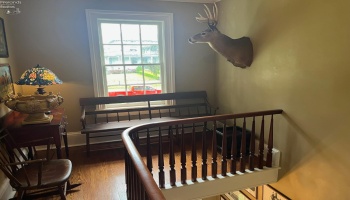 Second floor sitting nook.