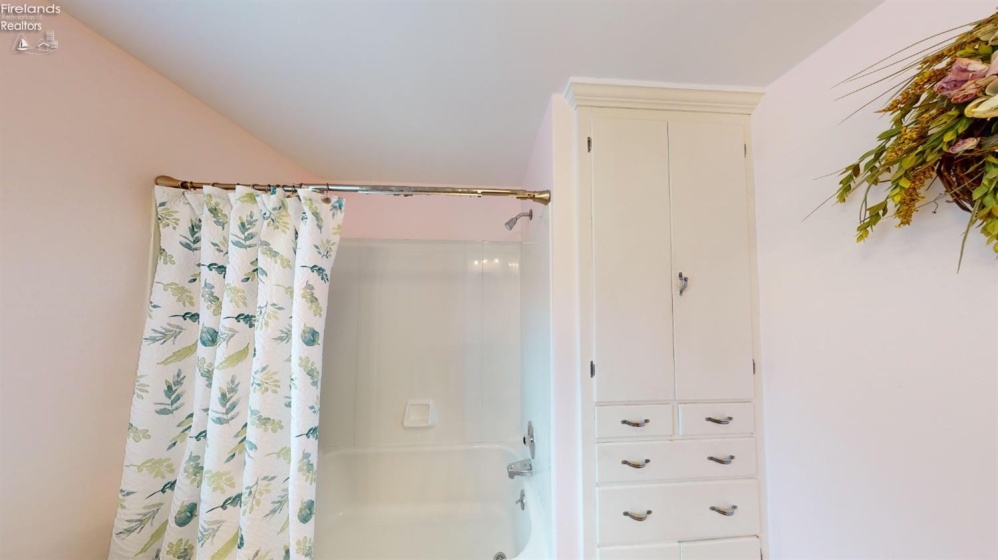 2484 Buckland Avenue, Fremont, 43420, 3 Bedrooms Bedrooms, ,2 BathroomsBathrooms,Residential,For Sale,Buckland,20252302 2484 Buckland Avenue, Fremont, 43420, 3 Bedrooms Bedrooms, ,2 BathroomsBathrooms,Residential,For Sale,Buckland,20252302