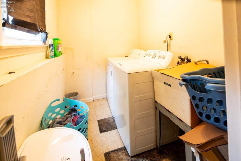 1441 White Avenue, Fremont, 43420, 3 Bedrooms Bedrooms, ,2 BathroomsBathrooms,Residential,For Sale,White,20252264