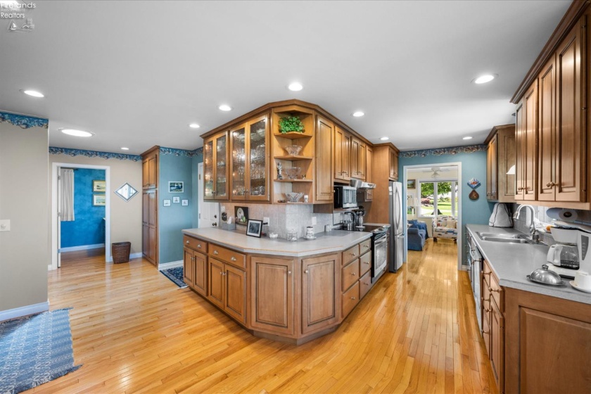 4520 Cliff Road, Port Clinton, 43452, 3 Bedrooms Bedrooms, ,3 BathroomsBathrooms,Residential,For Sale,Cliff,20252404