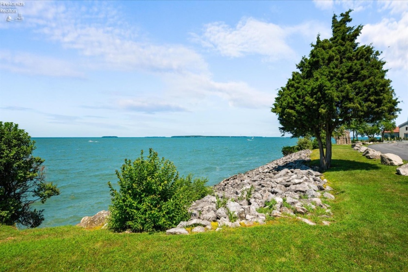 4520 Cliff Road, Port Clinton, 43452, 3 Bedrooms Bedrooms, ,3 BathroomsBathrooms,Residential,For Sale,Cliff,20252404