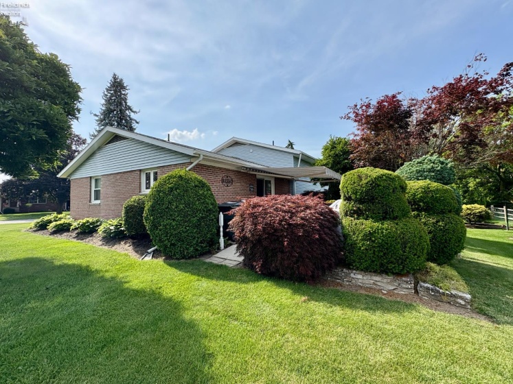 10 Pinewood Drive, Tiffin, 44883, 3 Bedrooms Bedrooms, ,2 BathroomsBathrooms,Residential,For Sale,Pinewood,20252386