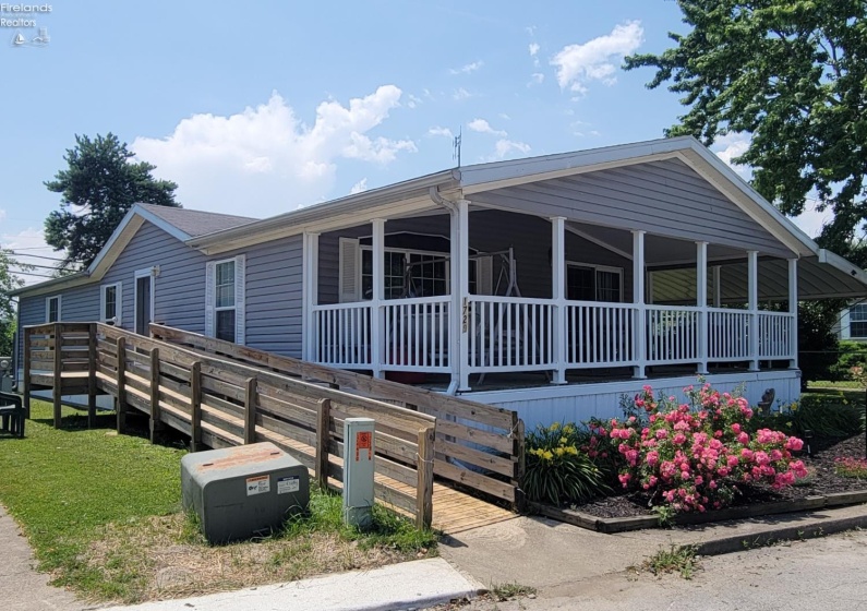 1729 Briarcrest Drive, Port Clinton, 43452, 3 Bedrooms Bedrooms, ,2 BathroomsBathrooms,Residential,For Sale,Briarcrest,20252135