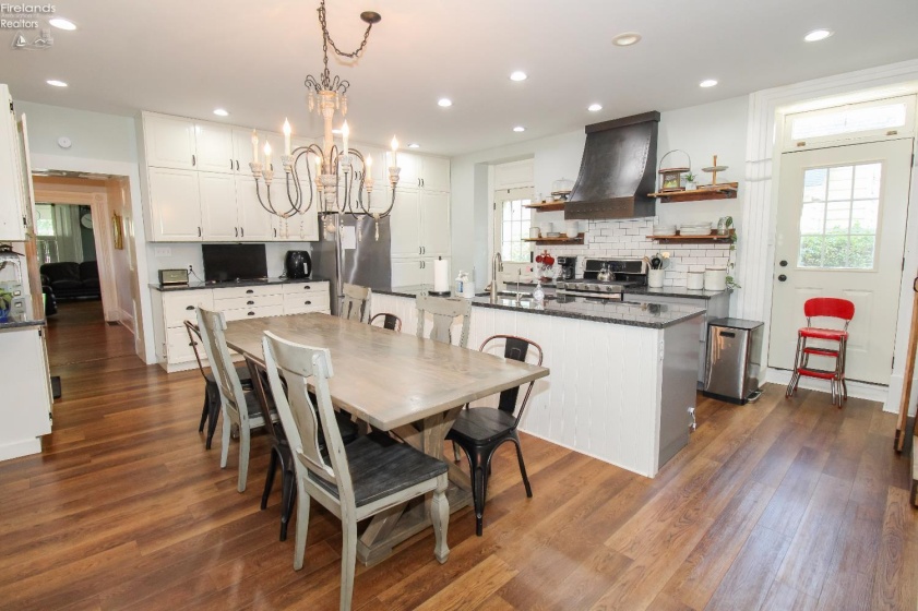 206 Southwest Street, Bellevue, 44811, ,Multiple Units,For Sale,Southwest,20252914