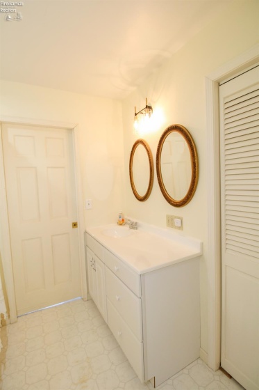 206 Southwest Street, Bellevue, 44811, ,Multiple Units,For Sale,Southwest,20252914