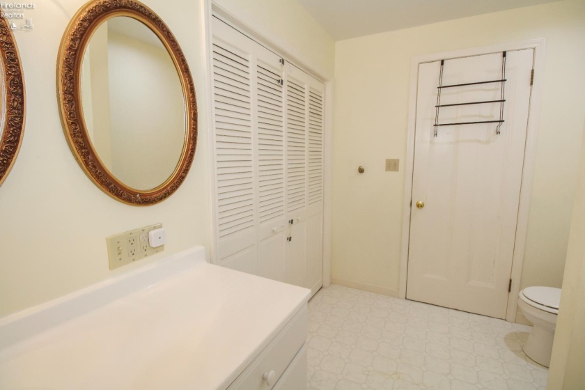 206 Southwest Street, Bellevue, 44811, ,Multiple Units,For Sale,Southwest,20252914