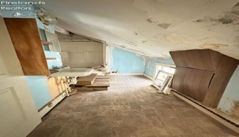 Upstairs unit bathroom