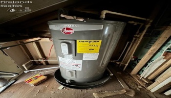 Water tank for upper unit
