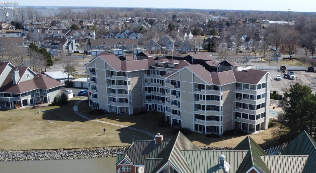 32 Marina Point Drive, Sandusky, 44870, 2 Bedrooms Bedrooms, ,2 BathroomsBathrooms,Residential,For Sale,Marina Point,20252509