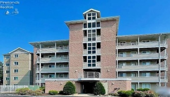 32 Marina Point Drive, Sandusky, 44870, 2 Bedrooms Bedrooms, ,2 BathroomsBathrooms,Residential,For Sale,Marina Point,20252509