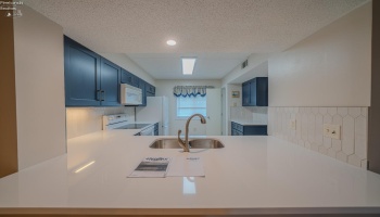 32 Marina Point Drive, Sandusky, 44870, 2 Bedrooms Bedrooms, ,2 BathroomsBathrooms,Residential,For Sale,Marina Point,20252509