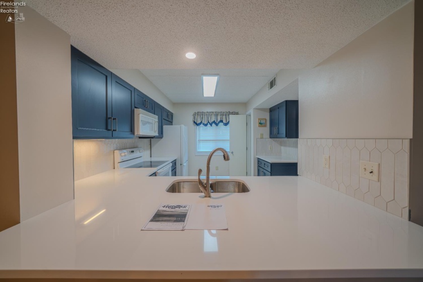 32 Marina Point Drive, Sandusky, 44870, 2 Bedrooms Bedrooms, ,2 BathroomsBathrooms,Residential,For Sale,Marina Point,20252509
